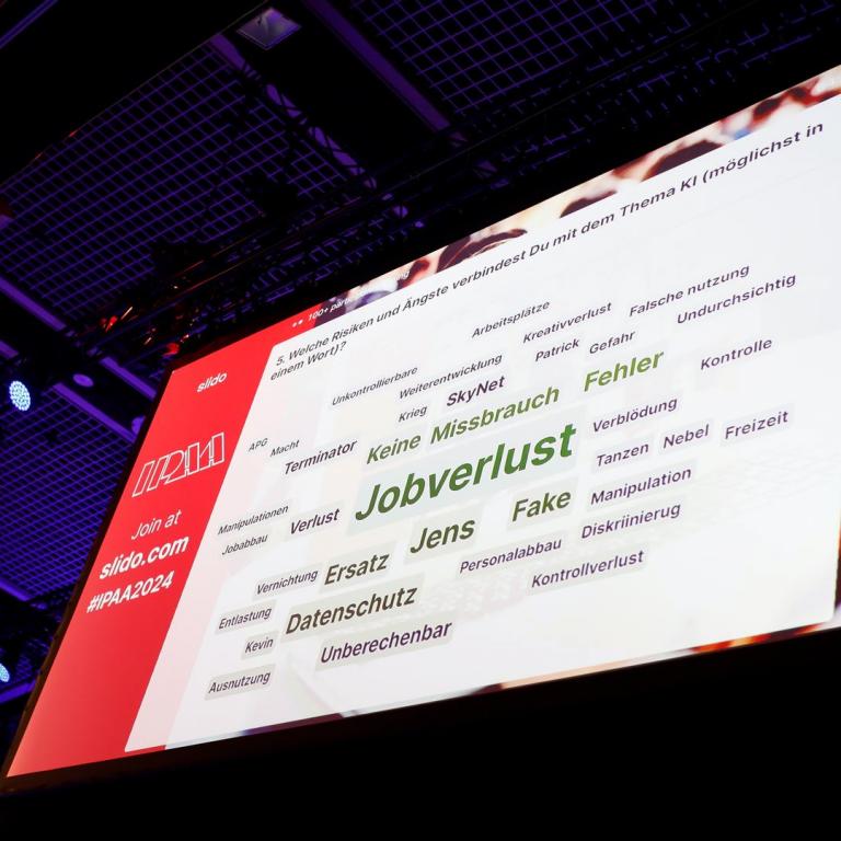 Eine der Leinwände der IPAA-Schulungstage 2024