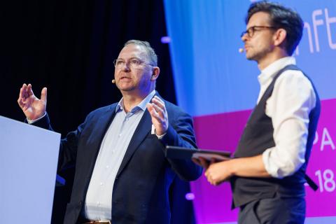 Frank Werneke auf der Bühne der IPAA-Schulungstage 2026