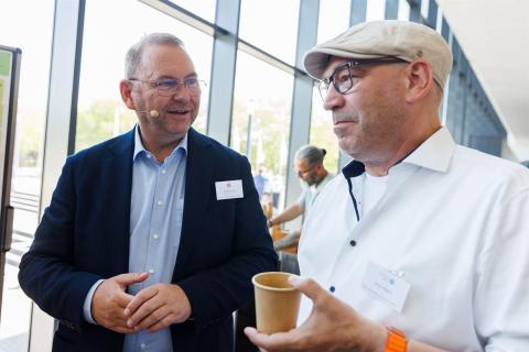 Teilnehmende der IPAA-Schulungstage im Gespräch