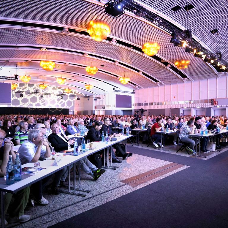 Blick in den Saal mit über 1000 Teilnehmenden