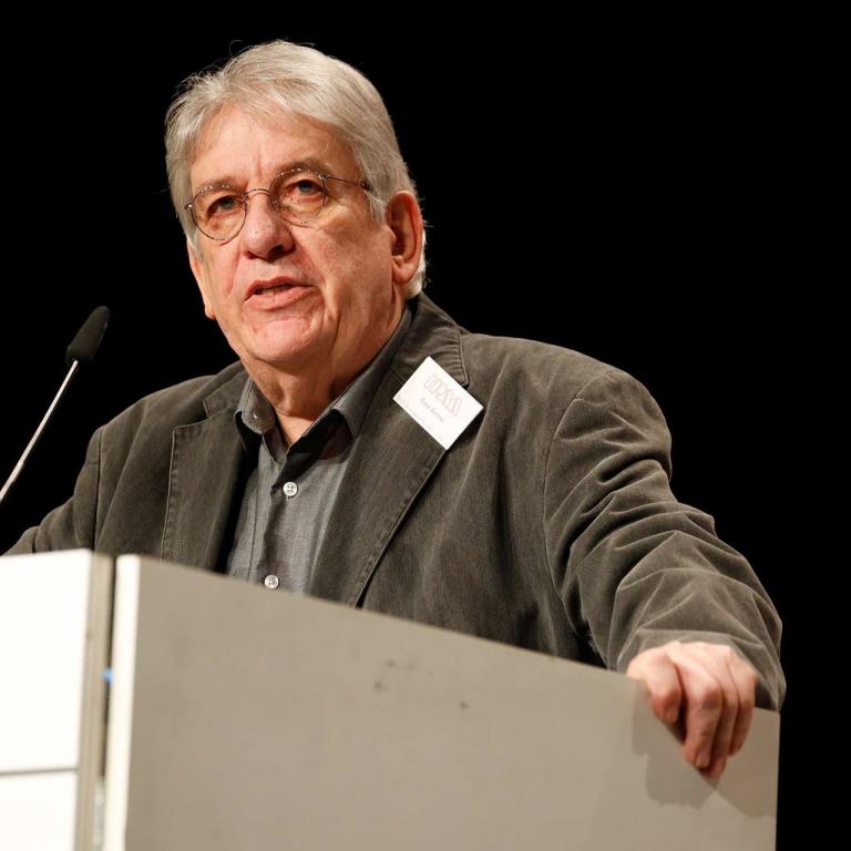 Frank Schinke vor einem Redner-Pult bei den IPAA-Schulungstagen 2022